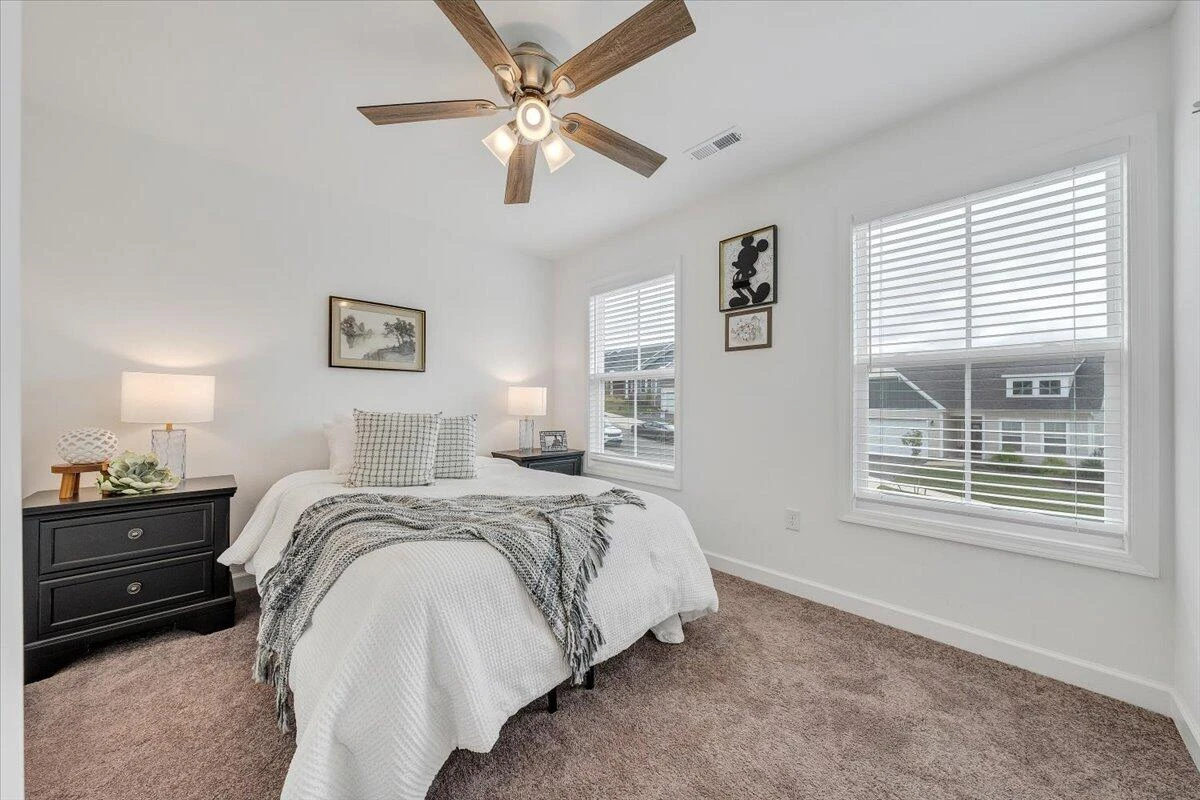 2130 Kings Walk DR NE - Photo 36