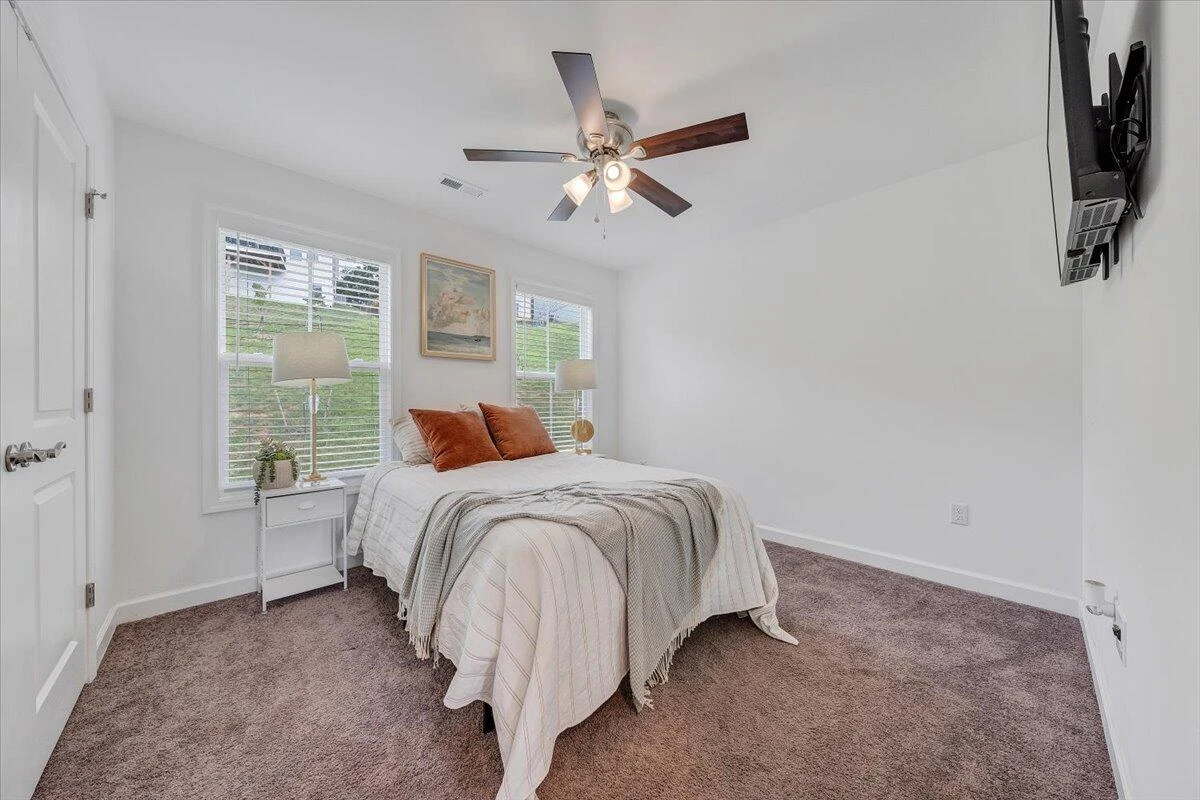 2130 Kings Walk DR NE - Photo 38