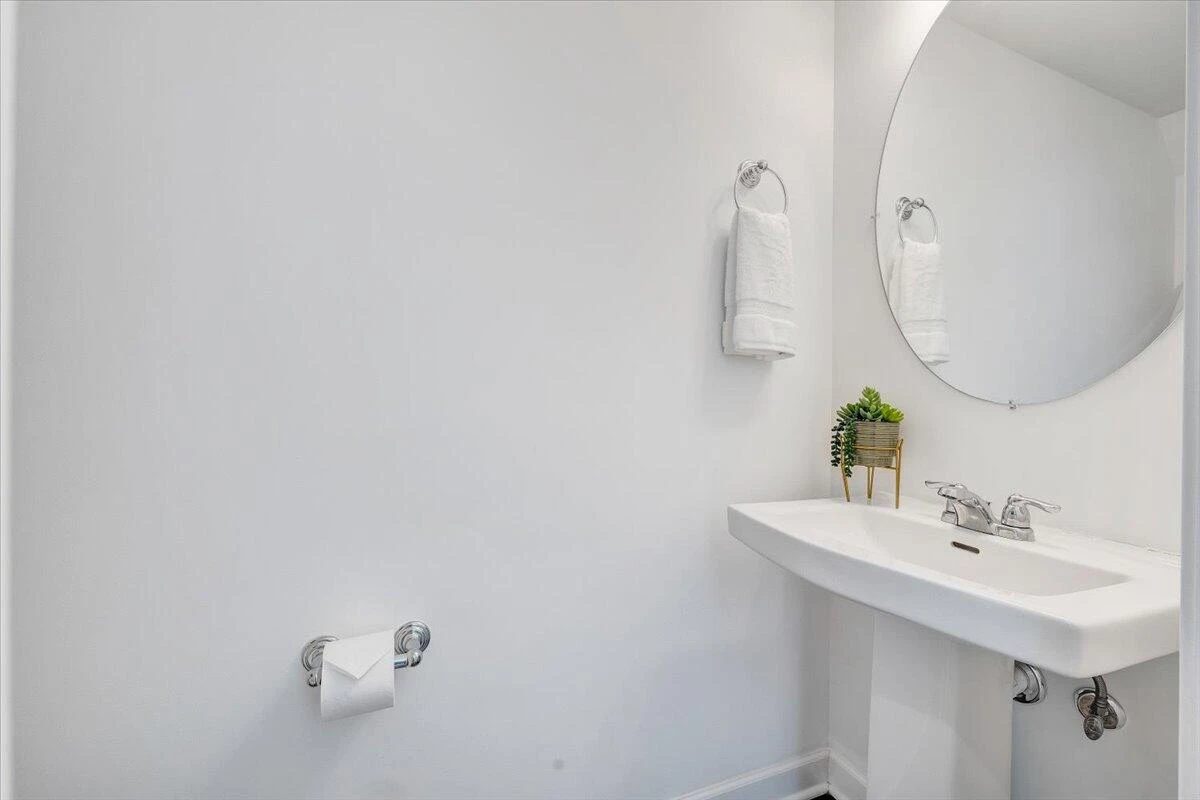 2130 Kings Walk DR NE - Photo 4