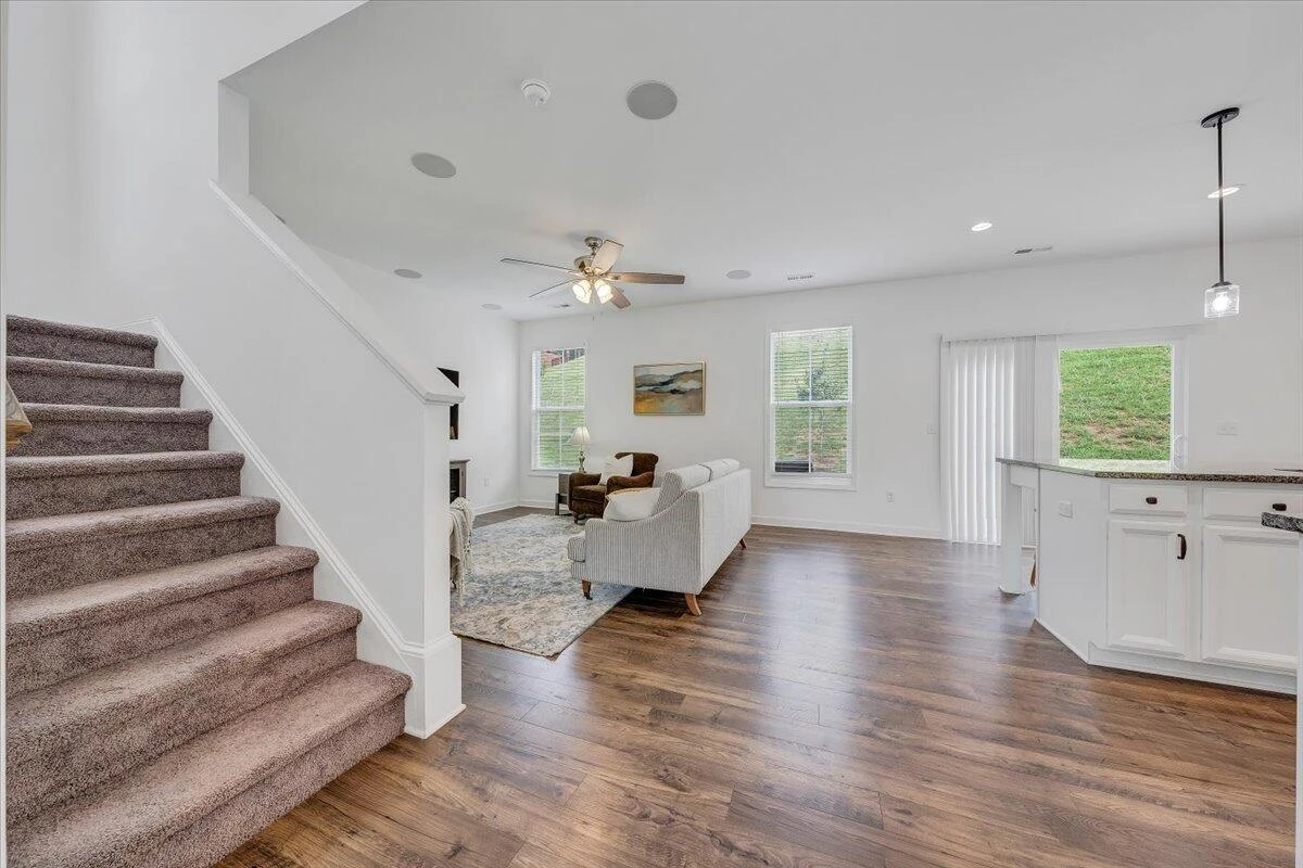 2130 Kings Walk DR NE - Photo 9