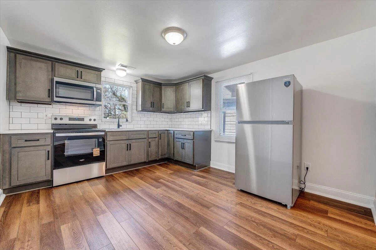 117 16th ST SE - Photo 14