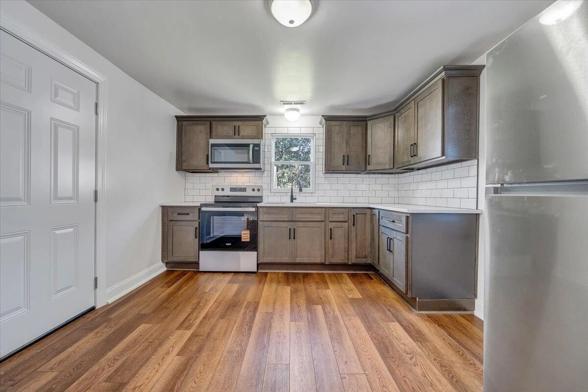 117 16th ST SE - Photo 15