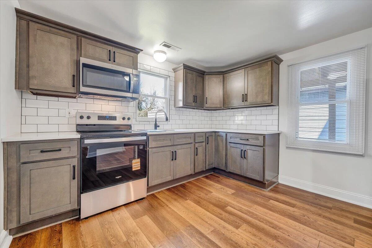 117 16th ST SE - Photo 17
