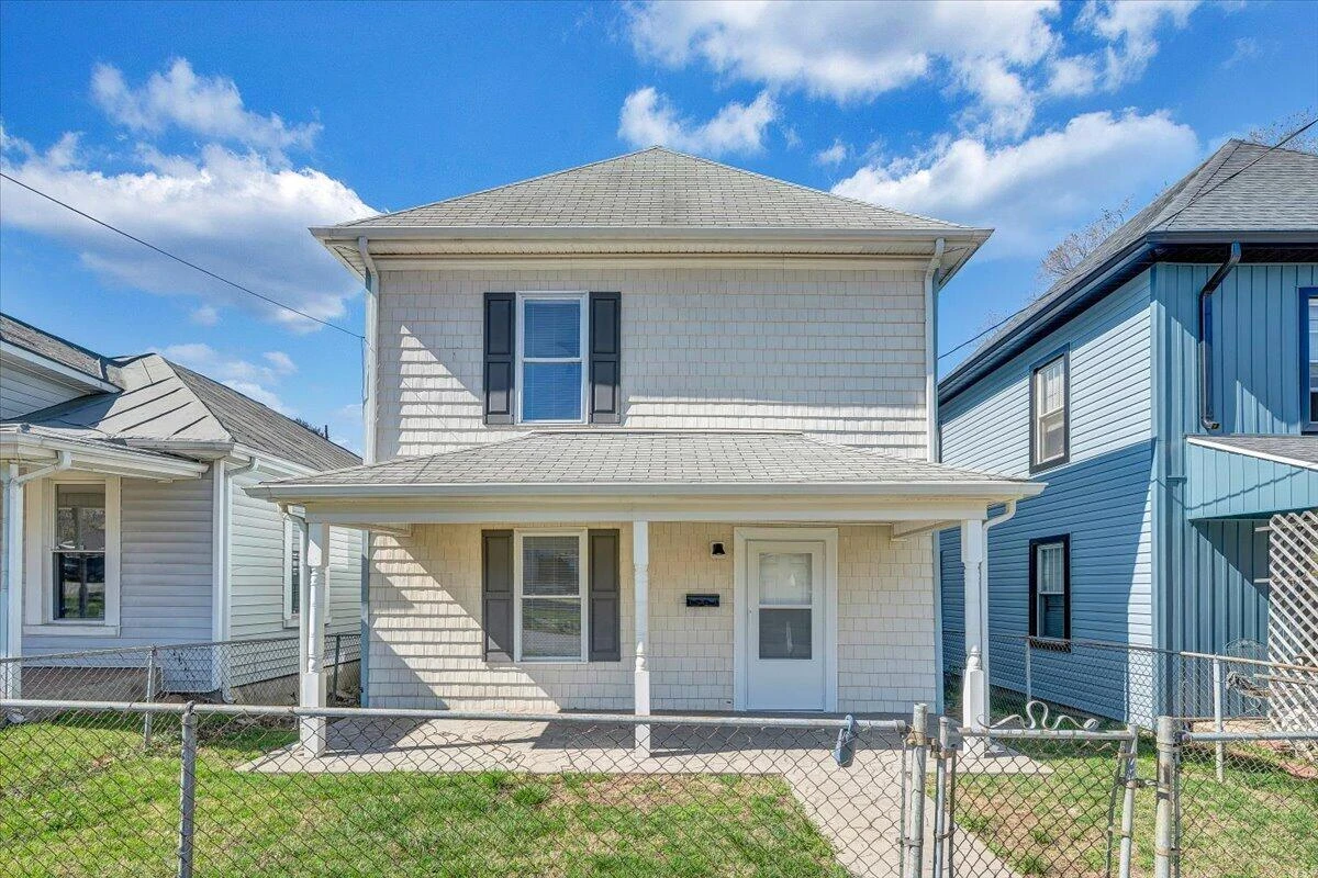 117 16th ST SE - Photo 2