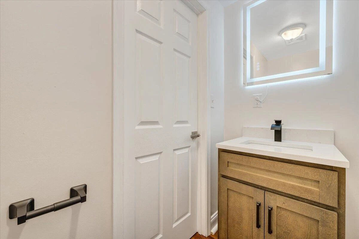 117 16th ST SE - Photo 8
