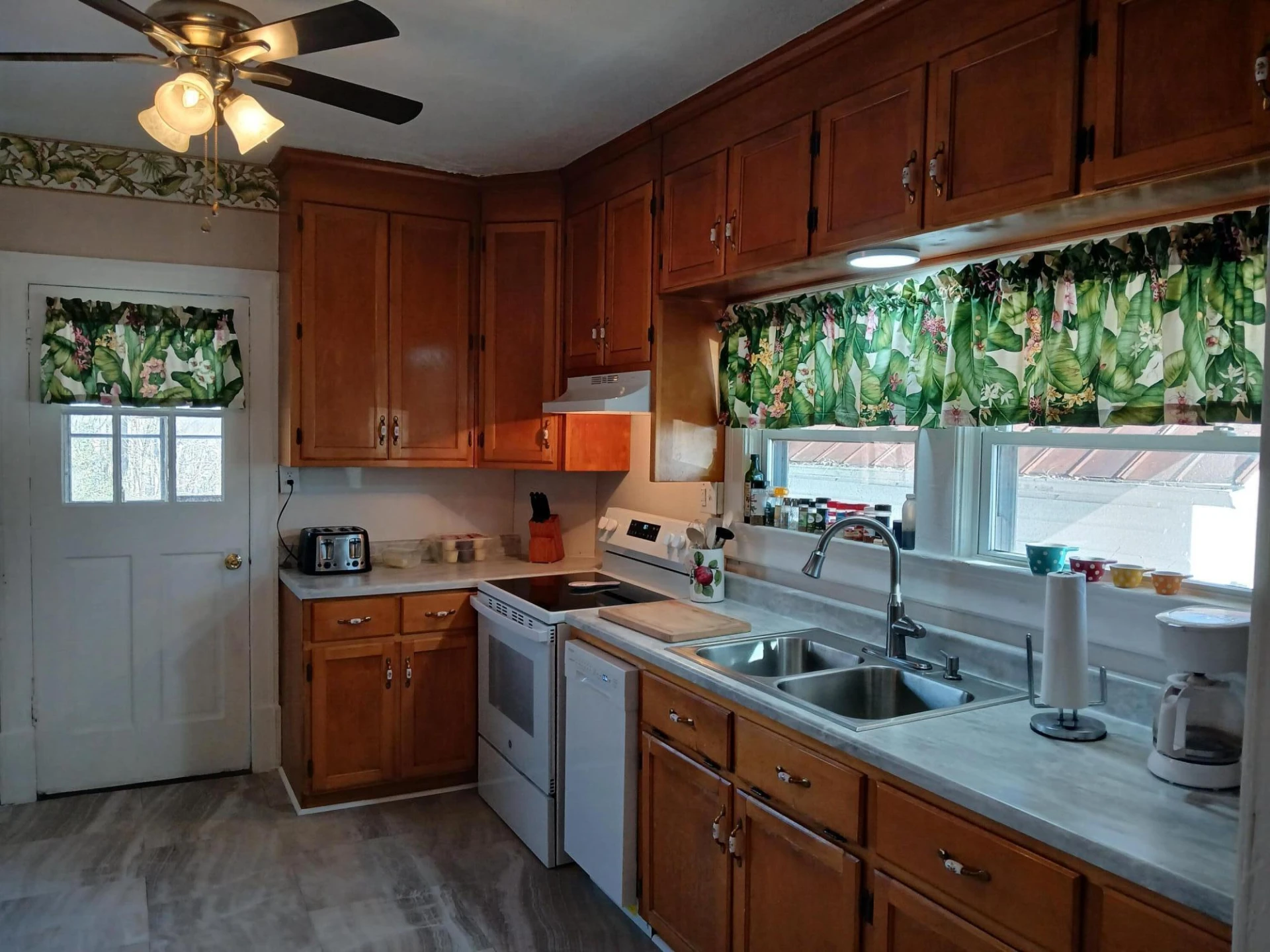 1003 Oakgrove AVE - Photo 9