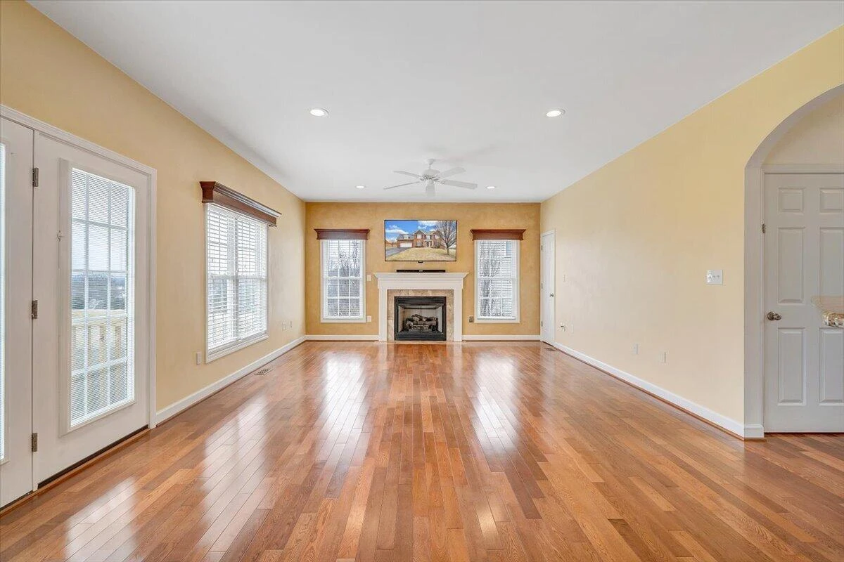 2324 Foxfield LN - Photo 10
