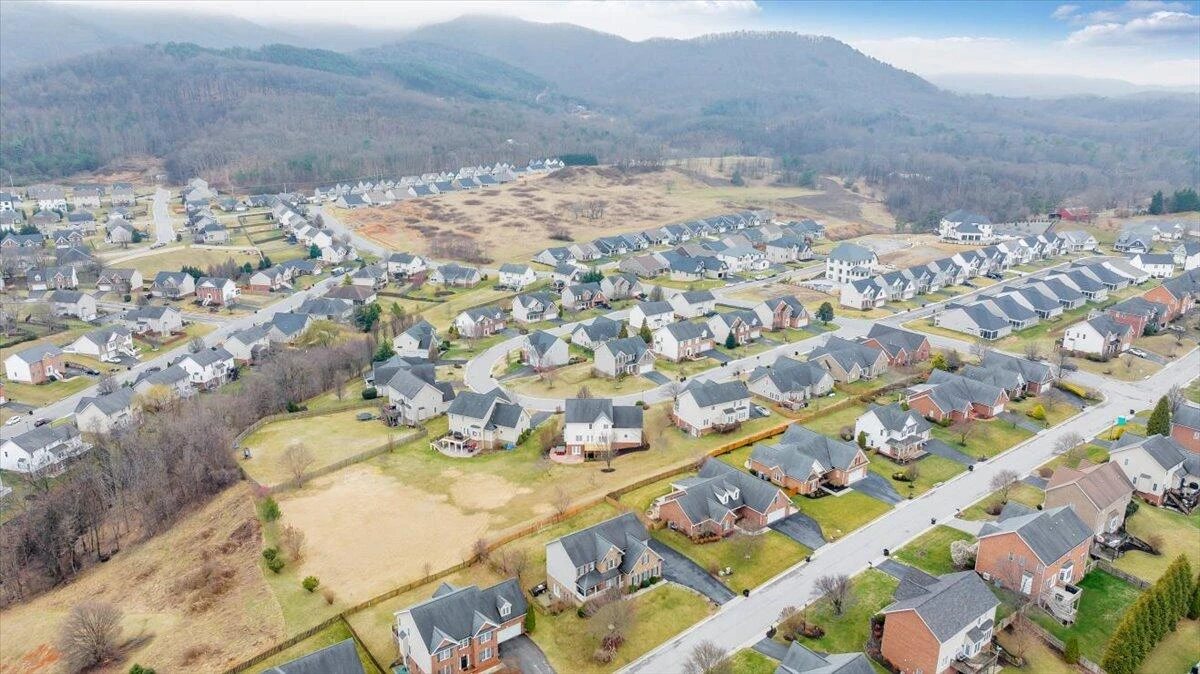2324 Foxfield LN - Photo 102
