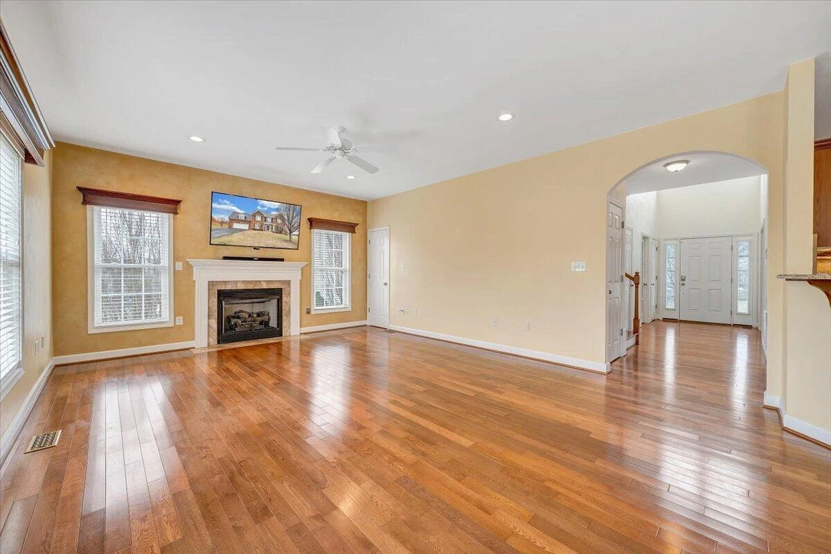 2324 Foxfield LN - Photo 11