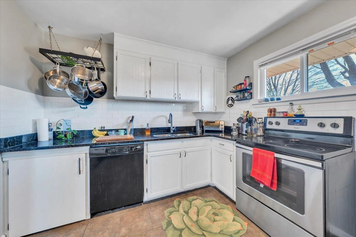 139 Hurst AVE NE - Photo 17