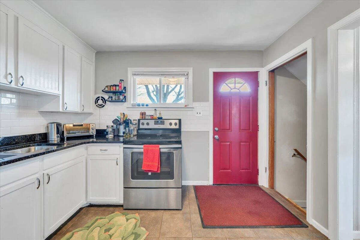 139 Hurst AVE NE - Photo 18