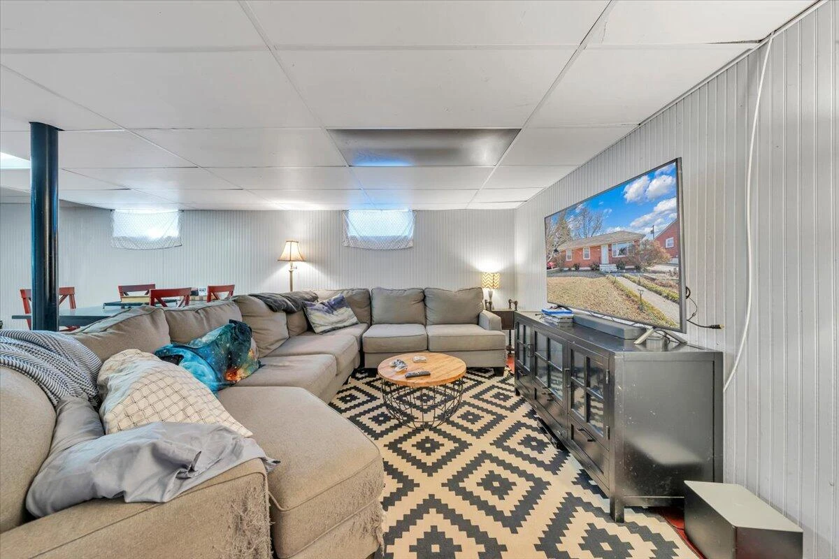 139 Hurst AVE NE - Photo 31