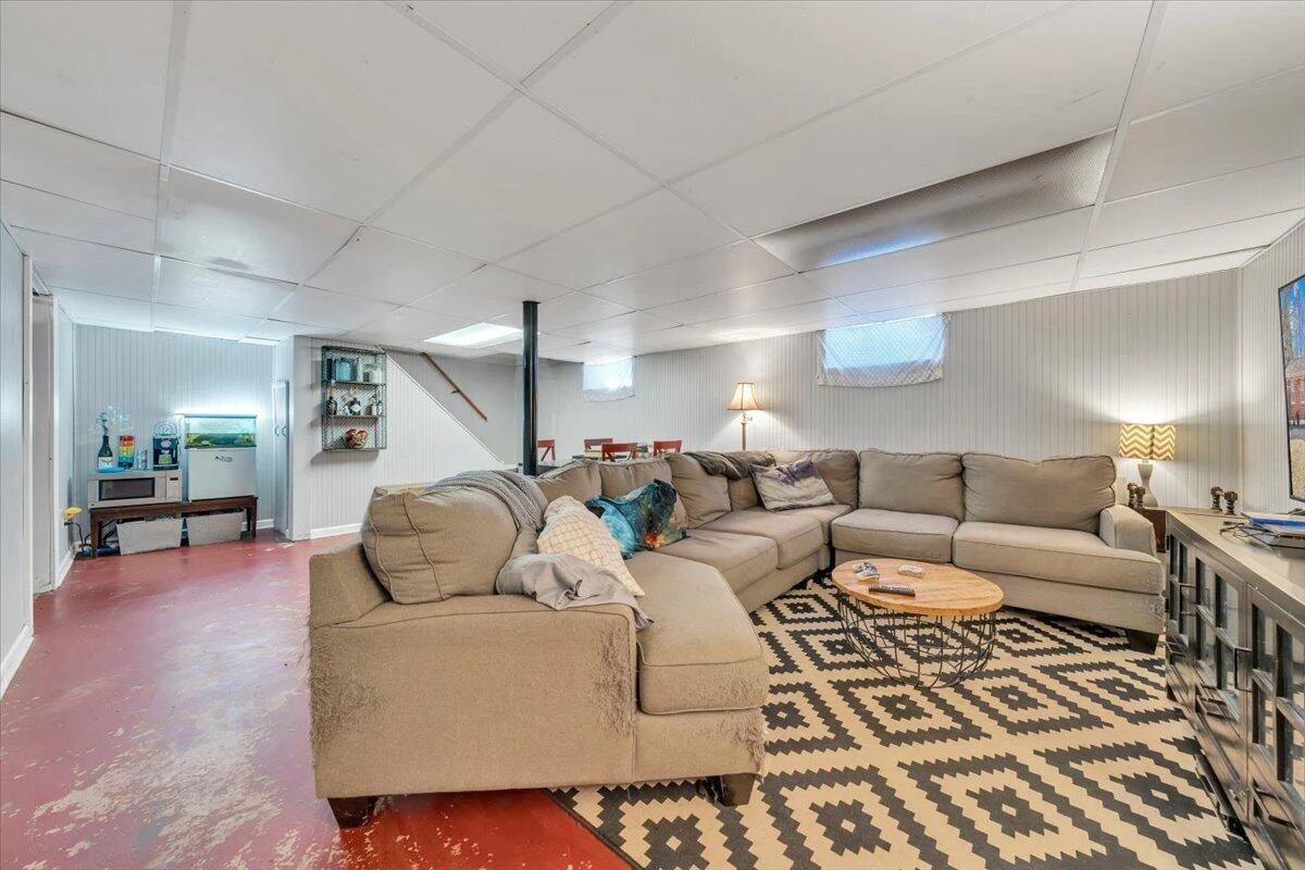 139 Hurst AVE NE - Photo 32