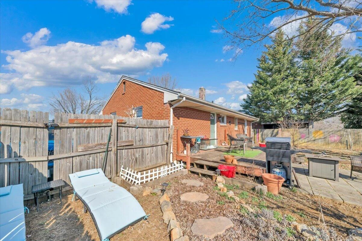 139 Hurst AVE NE - Photo 42