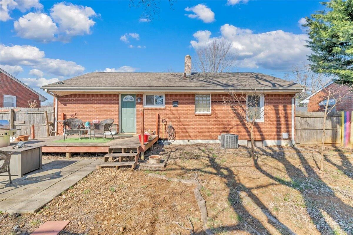 139 Hurst AVE NE - Photo 43