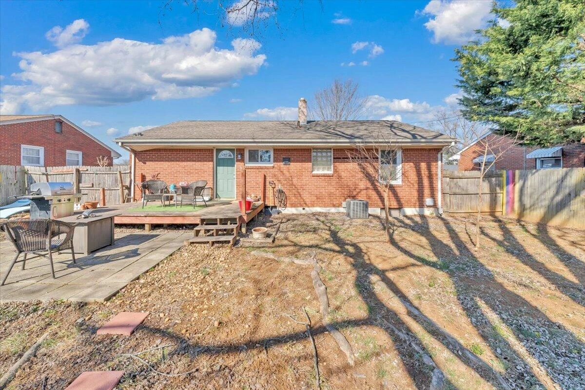 139 Hurst AVE NE - Photo 44