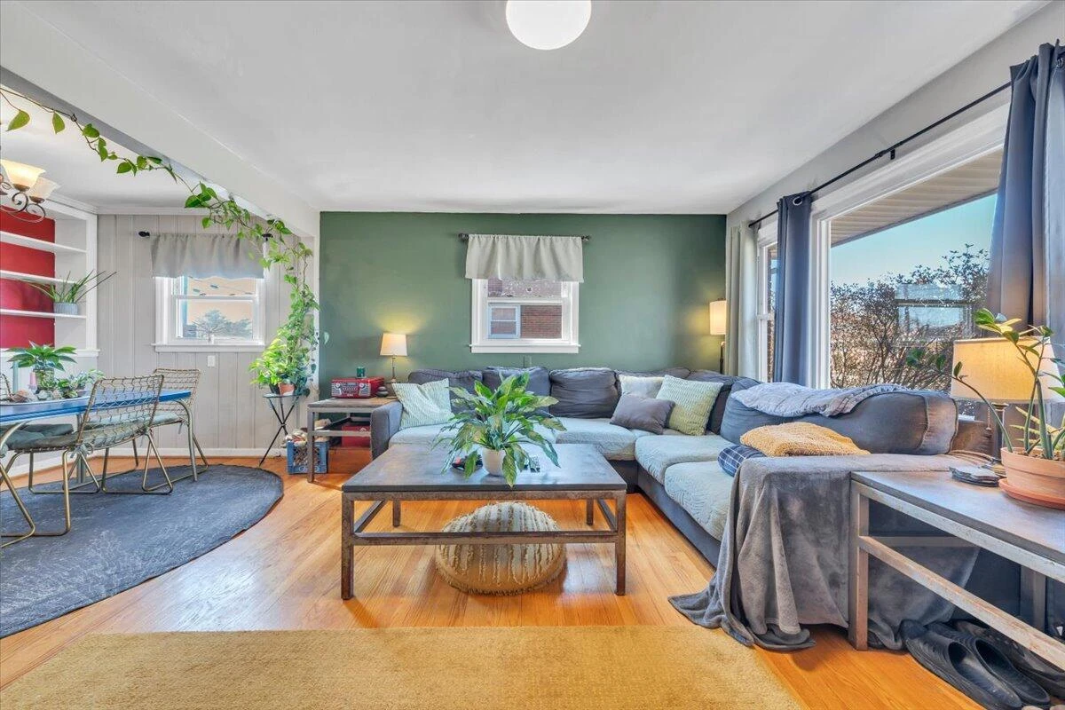 139 Hurst AVE NE - Photo 9