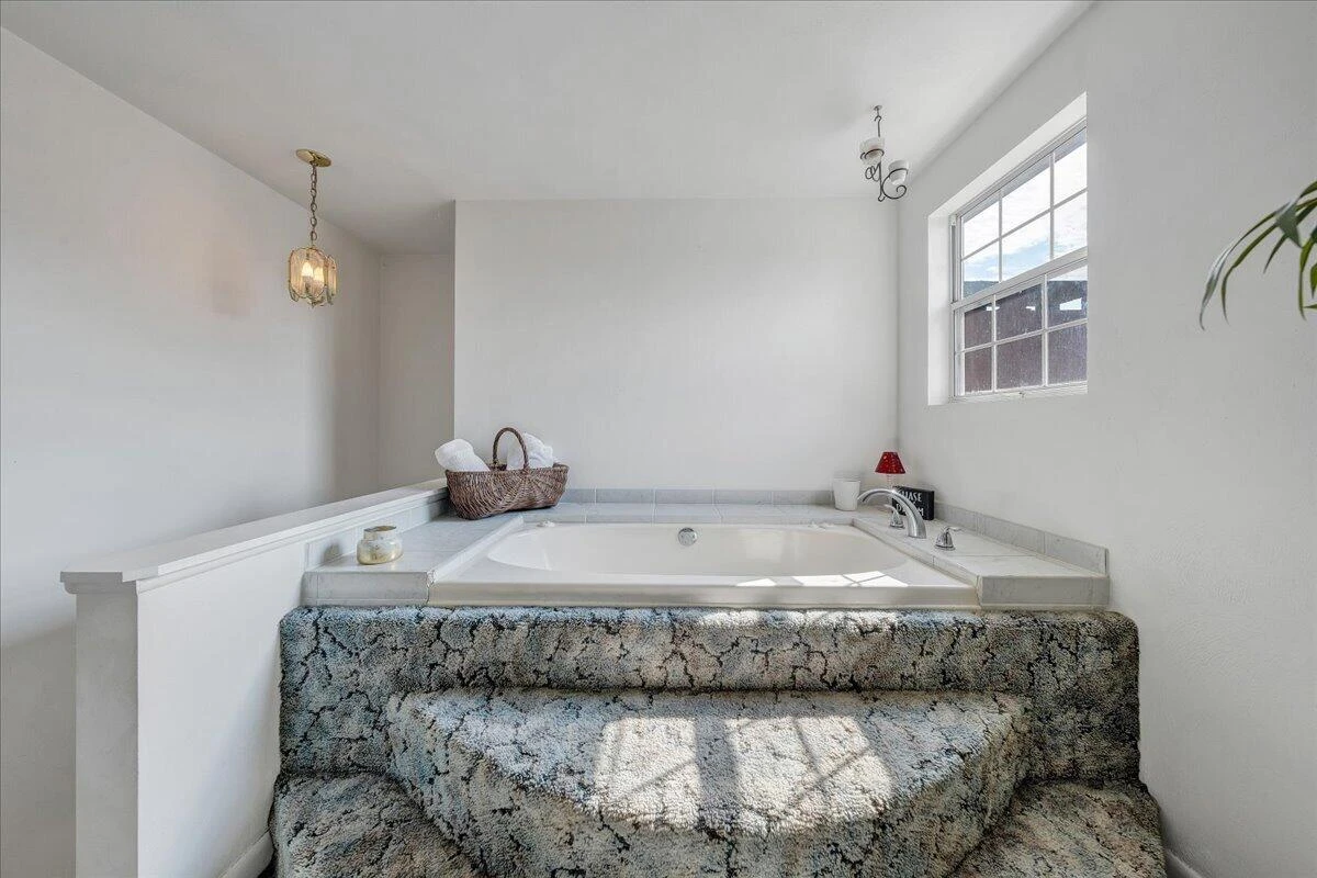 2555 Morgans Mill RD - Photo 32