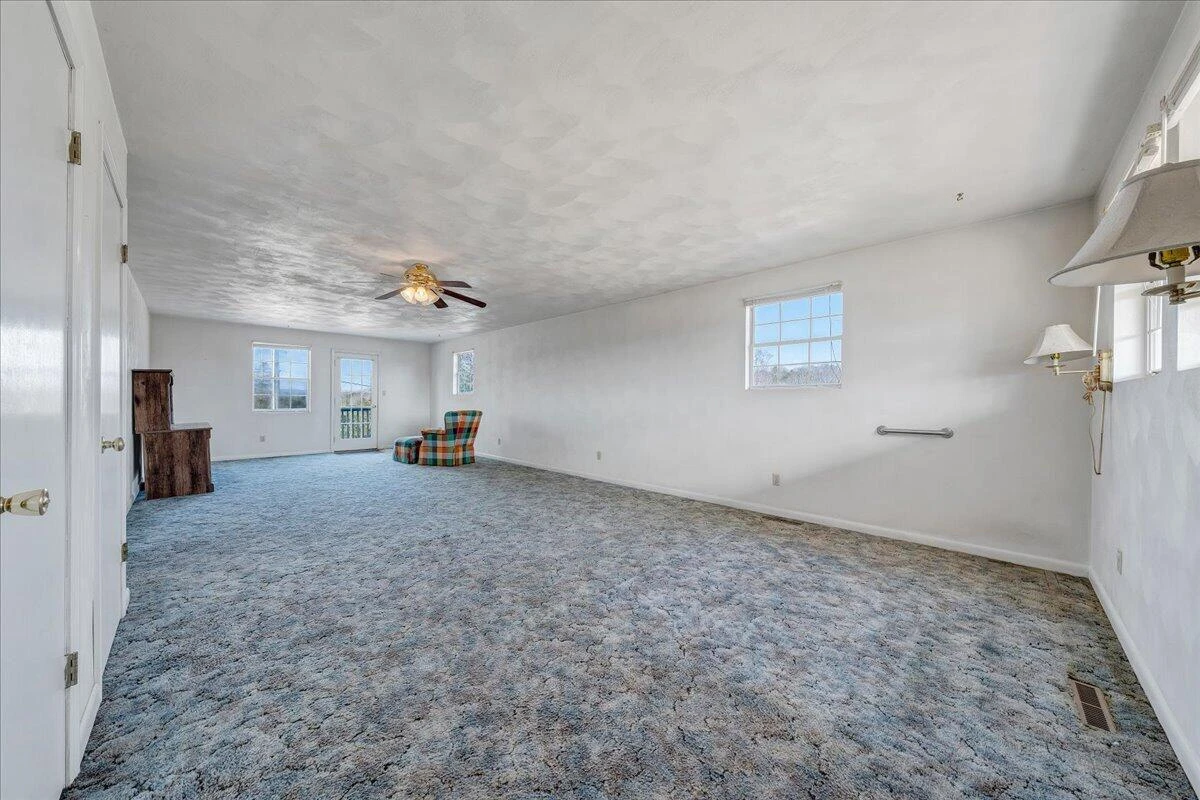 2555 Morgans Mill RD - Photo 33