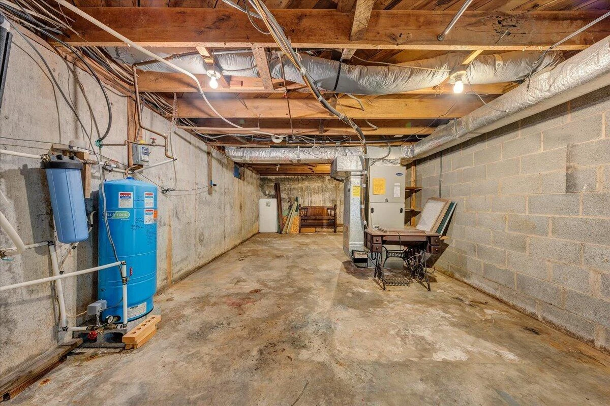 2555 Morgans Mill RD - Photo 43