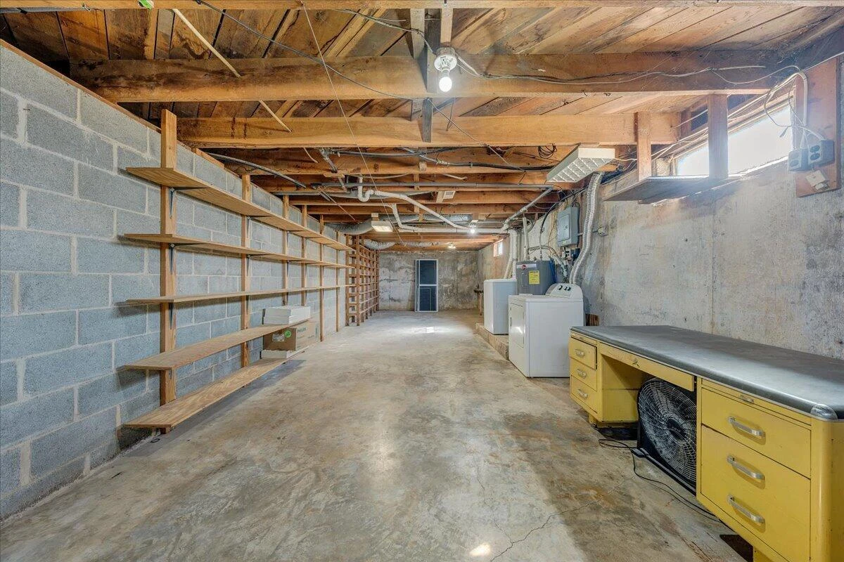 2555 Morgans Mill RD - Photo 47