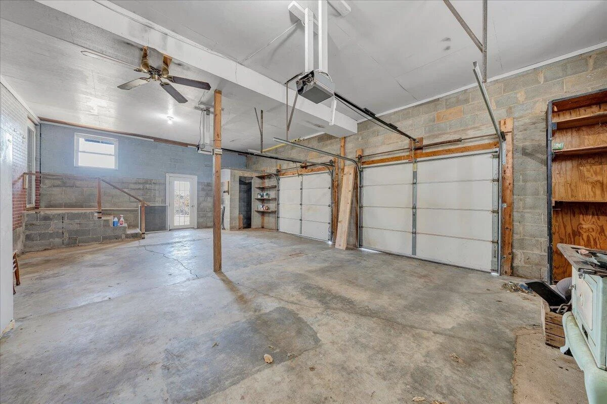 2555 Morgans Mill RD - Photo 50