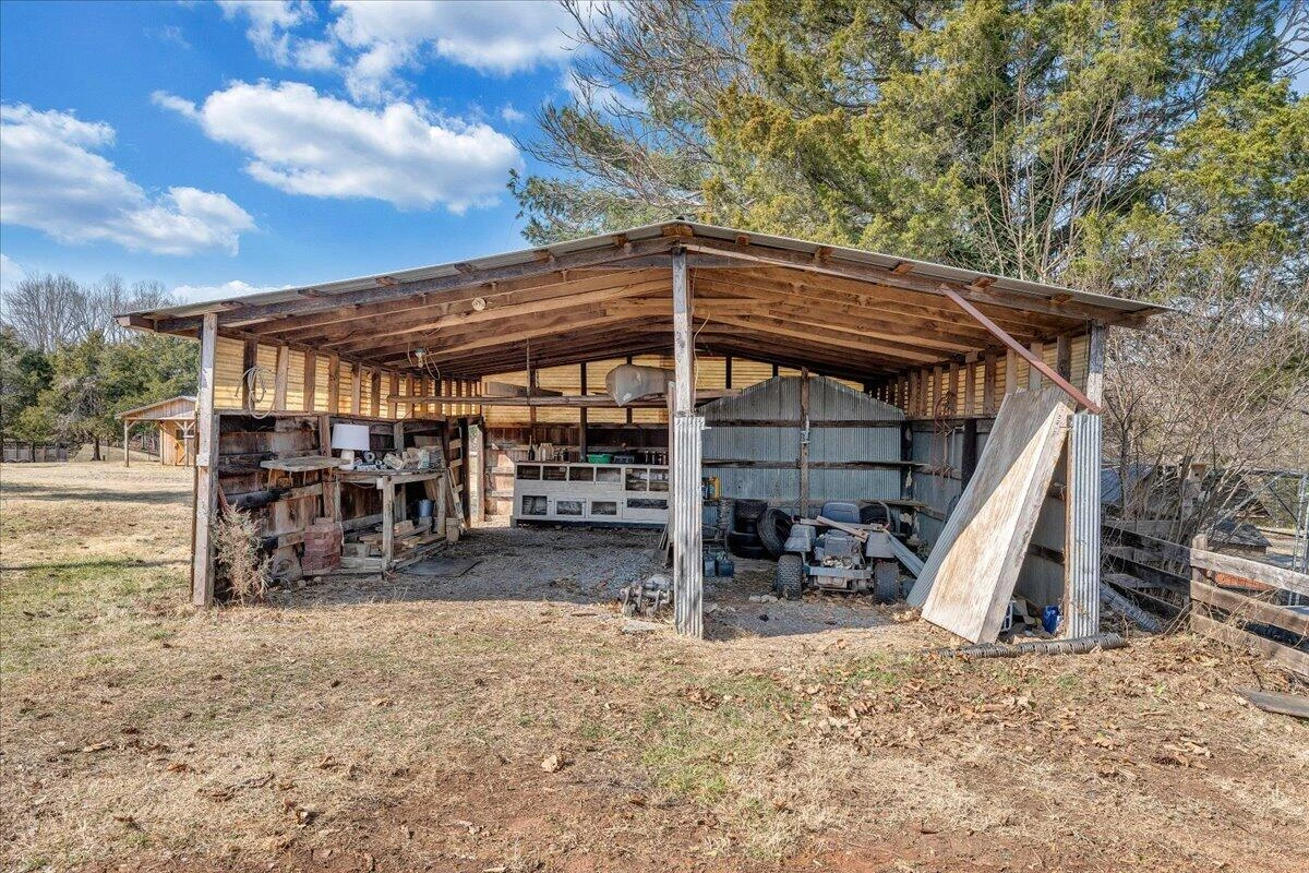 2555 Morgans Mill RD - Photo 59