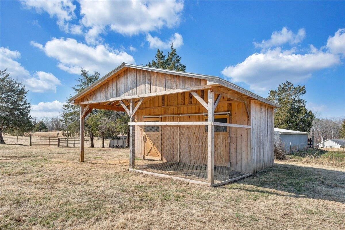2555 Morgans Mill RD - Photo 65