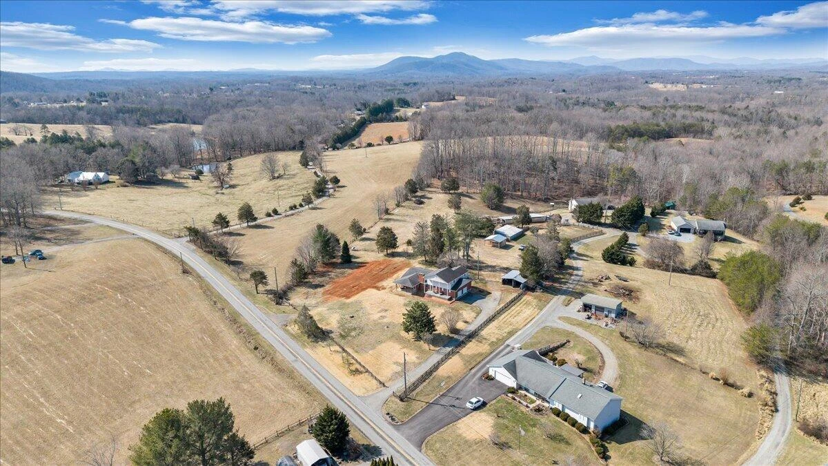 2555 Morgans Mill RD - Photo 72
