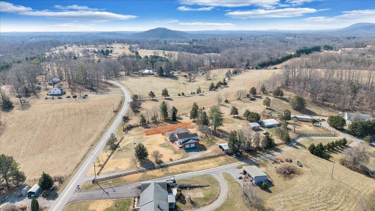 2555 Morgans Mill RD - Photo 73