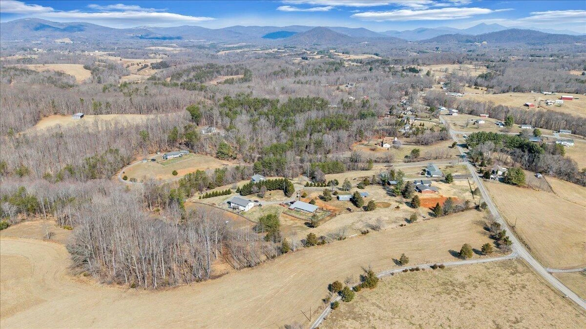 2555 Morgans Mill RD - Photo 76