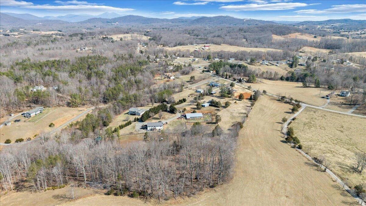 2555 Morgans Mill RD - Photo 79