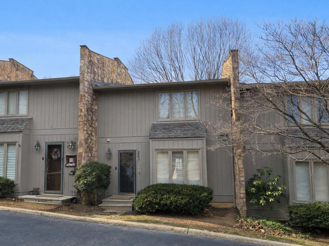 3363 Londonderry LN