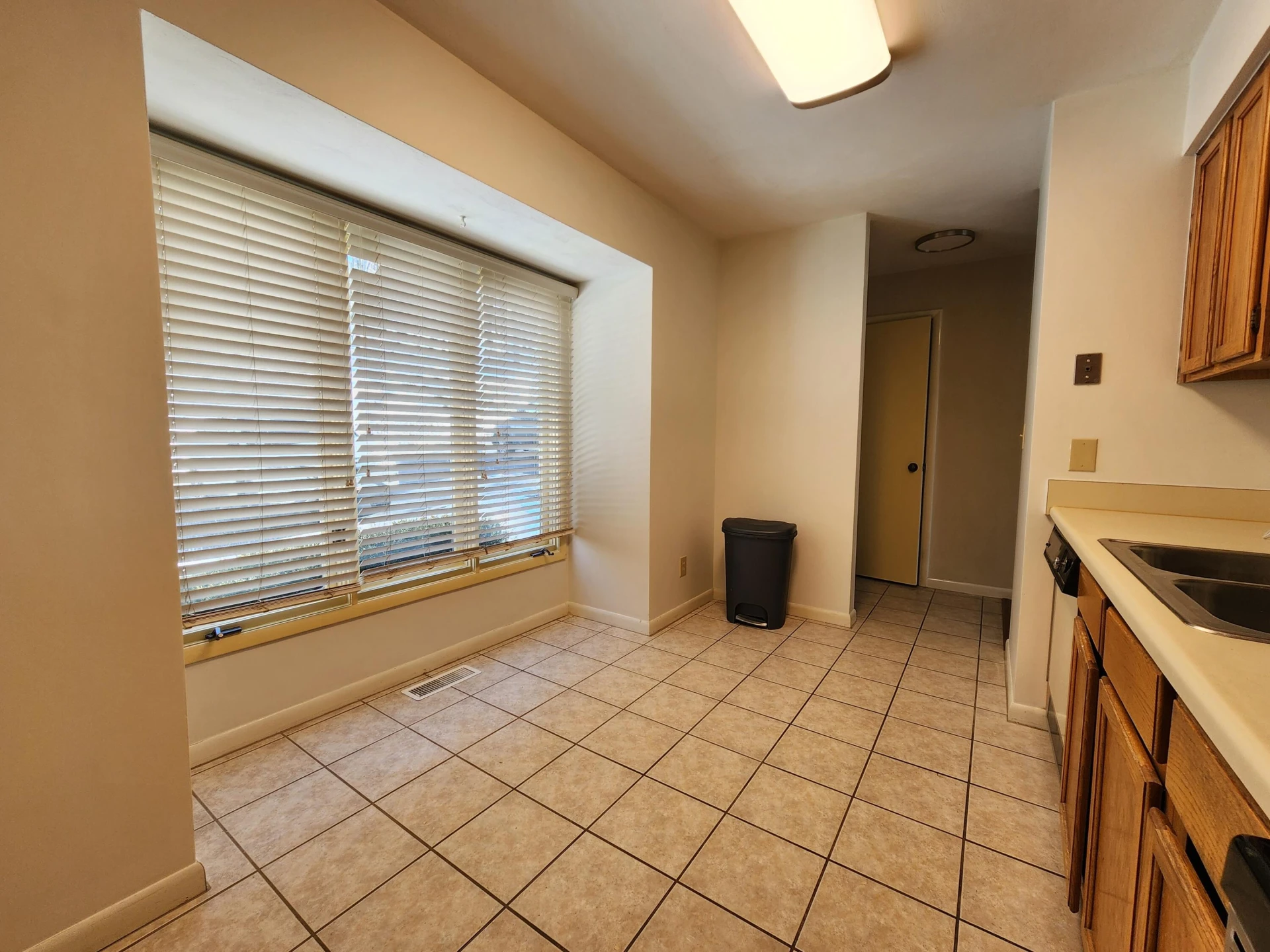 3363 Londonderry LN - Photo 11