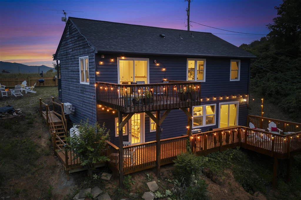 1039 Fosters Knob RD