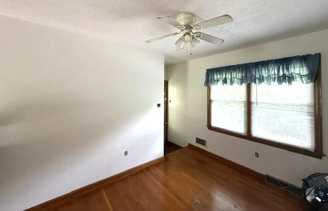 607 Heatherton DR - Photo 4