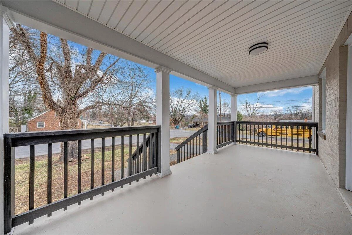 204 Beech ST NW - Photo 2