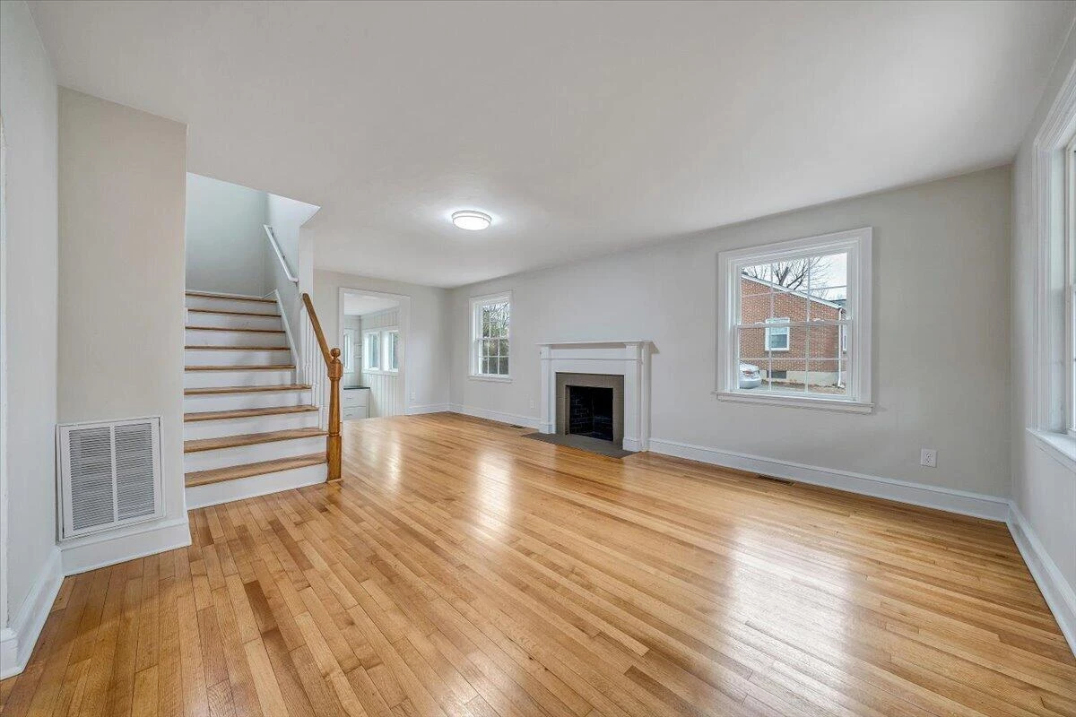 204 Beech ST NW - Photo 5