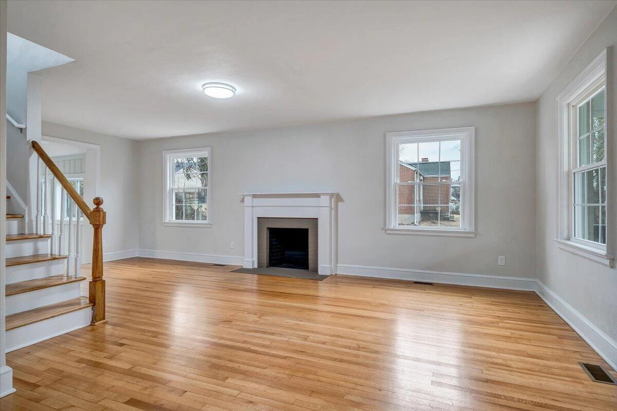 204 Beech ST NW - Photo 6