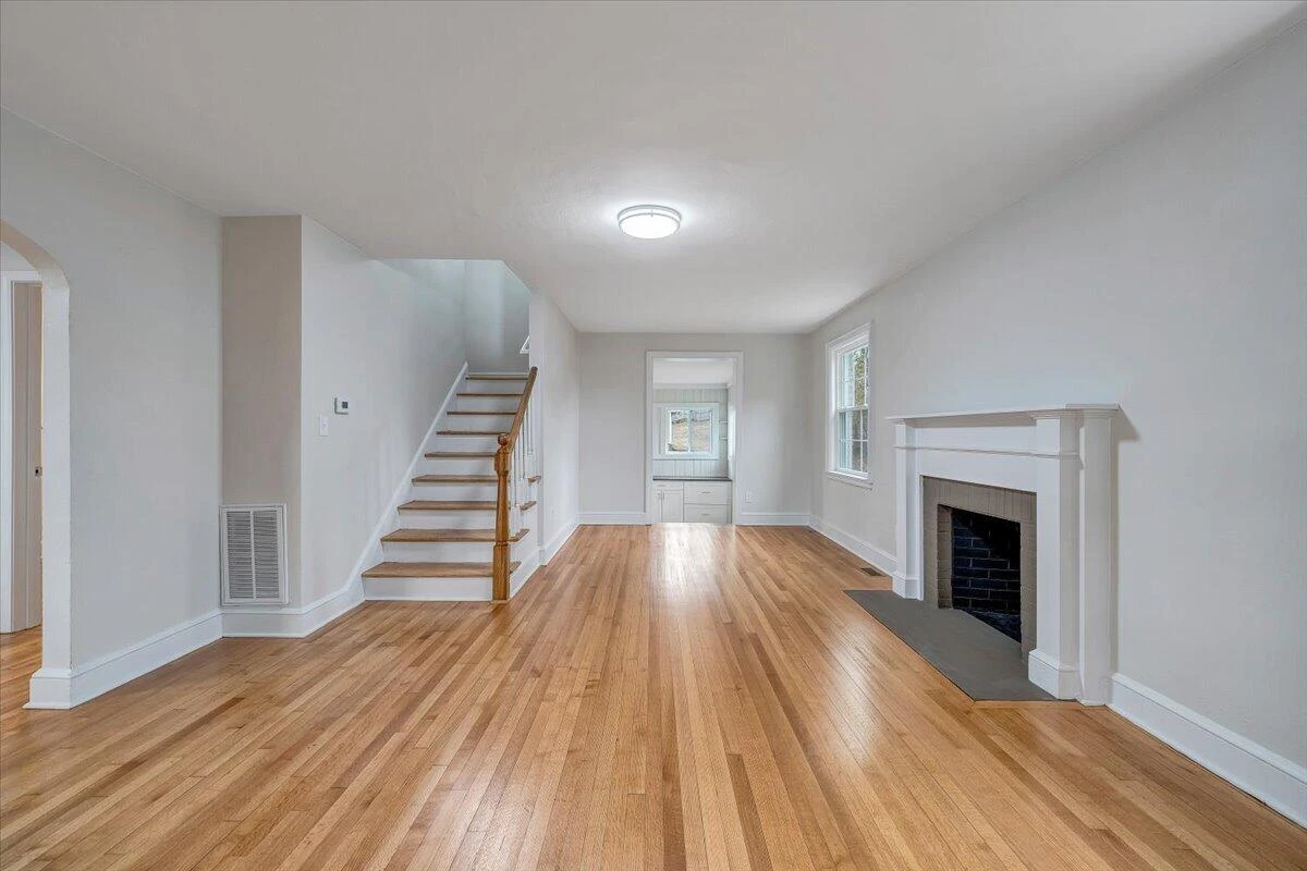 204 Beech ST NW - Photo 7
