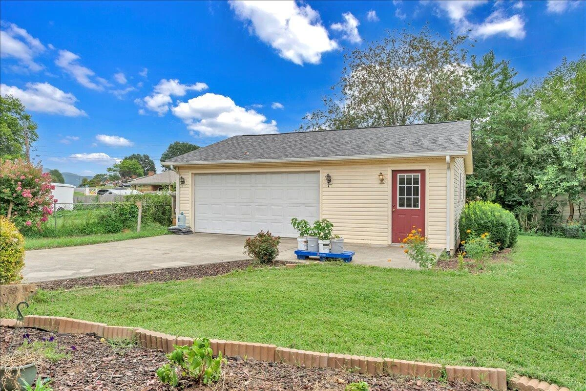 3417 Crittendon AVE NW - Photo 21