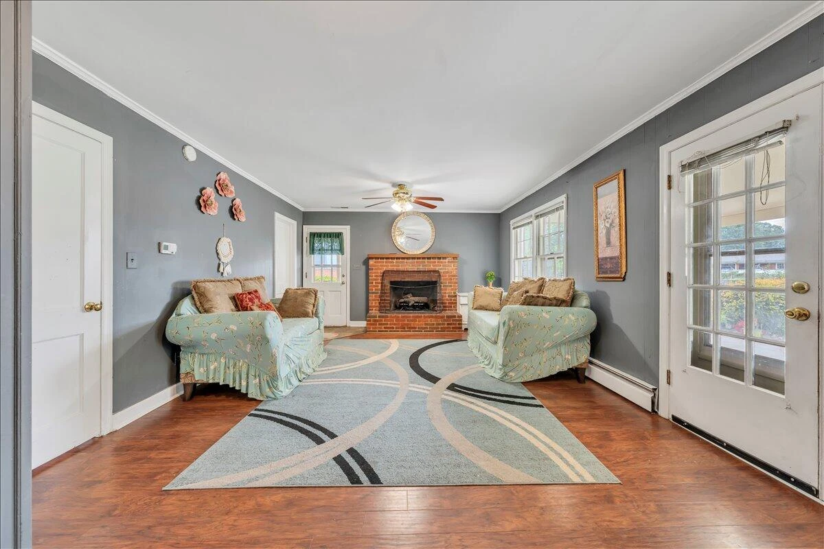 3417 Crittendon AVE NW - Photo 3