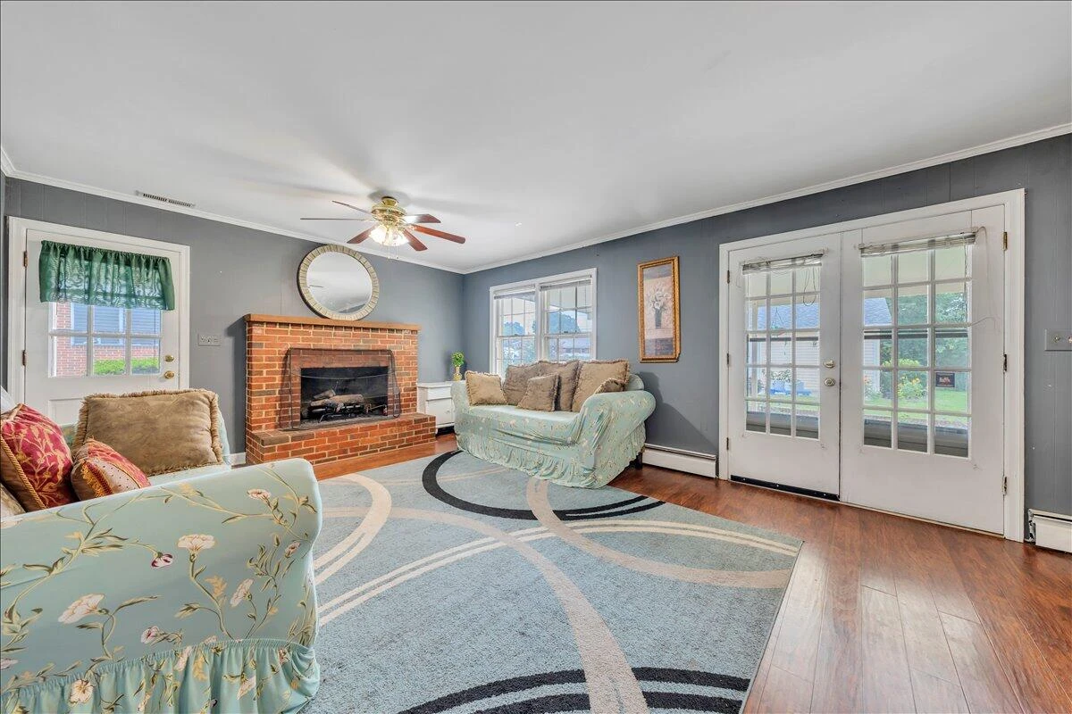 3417 Crittendon AVE NW - Photo 4