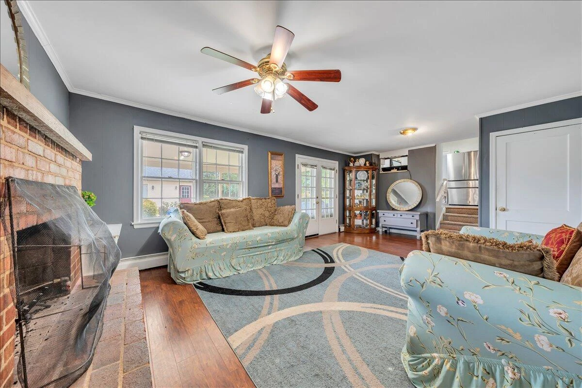 3417 Crittendon AVE NW - Photo 5