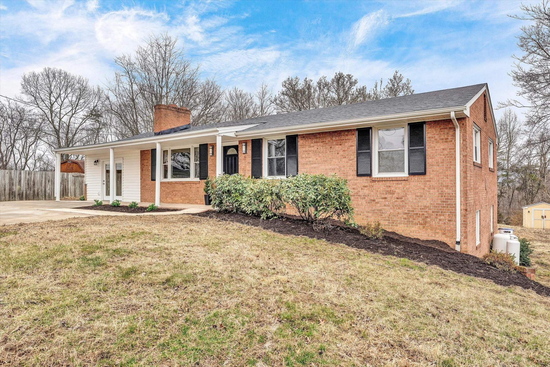 1462 Lakeridge CIR - Photo 3