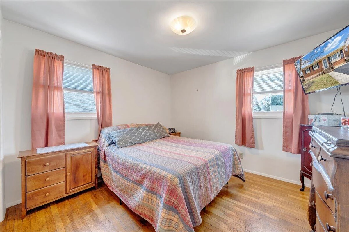2241 Byrd AVE NE - Photo 13
