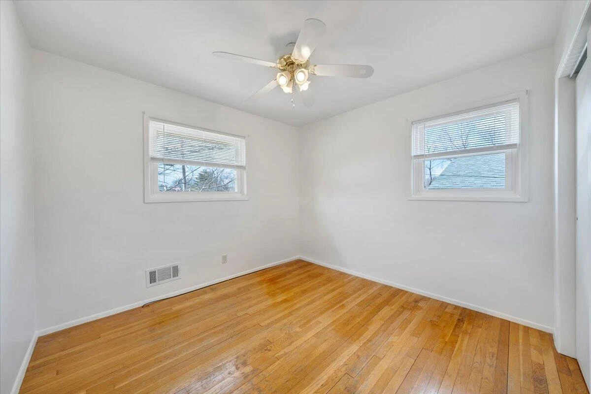 2241 Byrd AVE NE - Photo 15