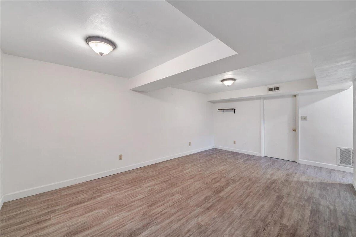 2241 Byrd AVE NE - Photo 22