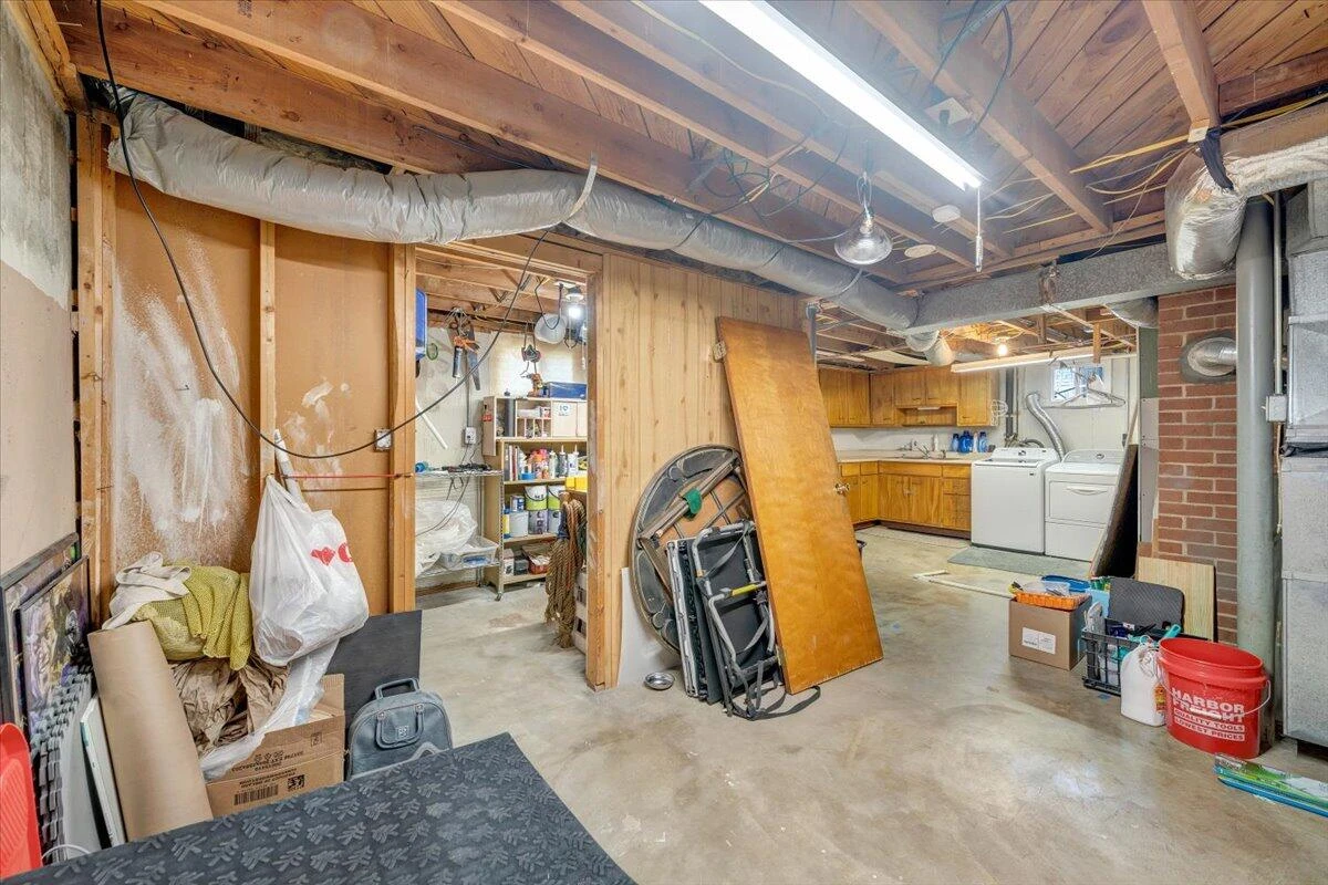2241 Byrd AVE NE - Photo 28