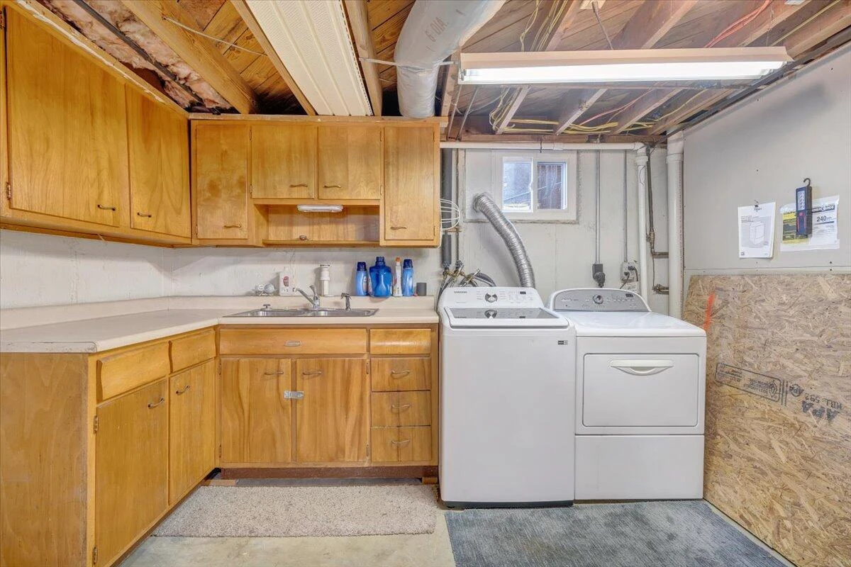 2241 Byrd AVE NE - Photo 29